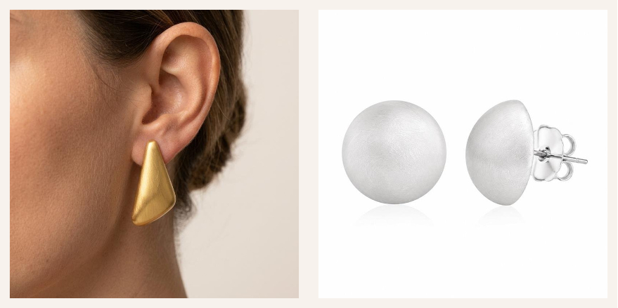 Título: Uma única peça de presença pode atualizar o look sem criar excesso de informação. - Descrição: Brincos esculturais dourado e prateado da Lady Lilly como tendência statement 2026