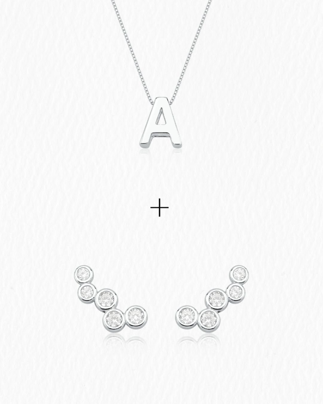 composição de look com joia personalizada delicada